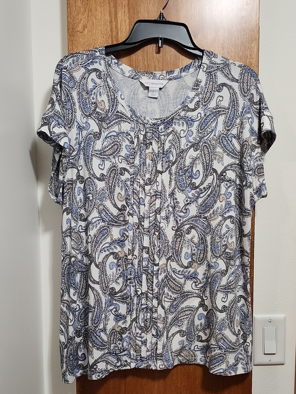 Liz Claiborne Size L Paisley Short Sleeve Pleated Front Top